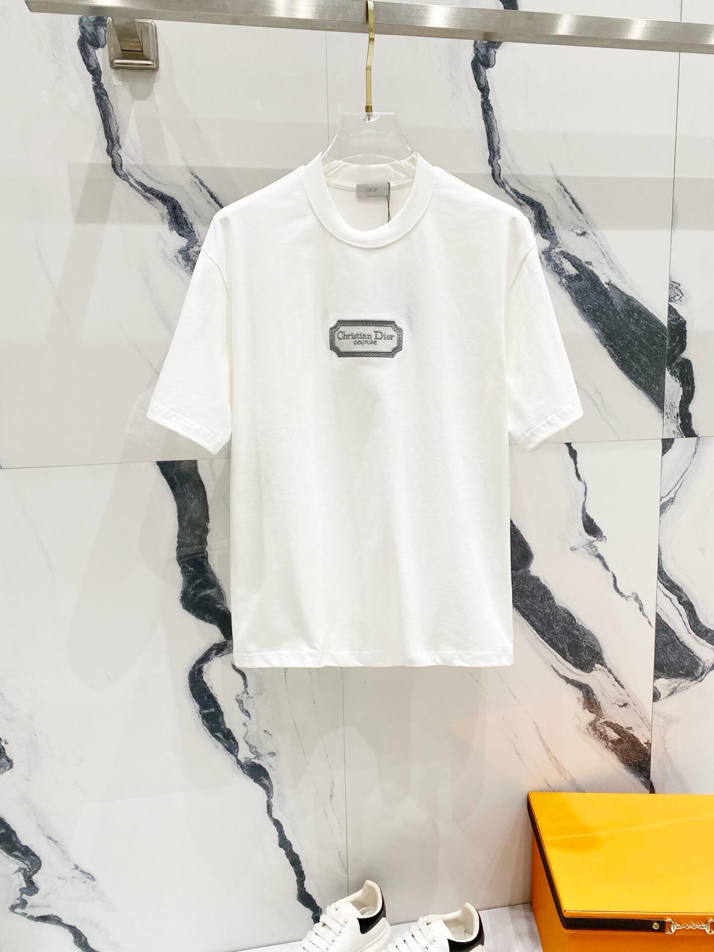 T-shirt brodé classique