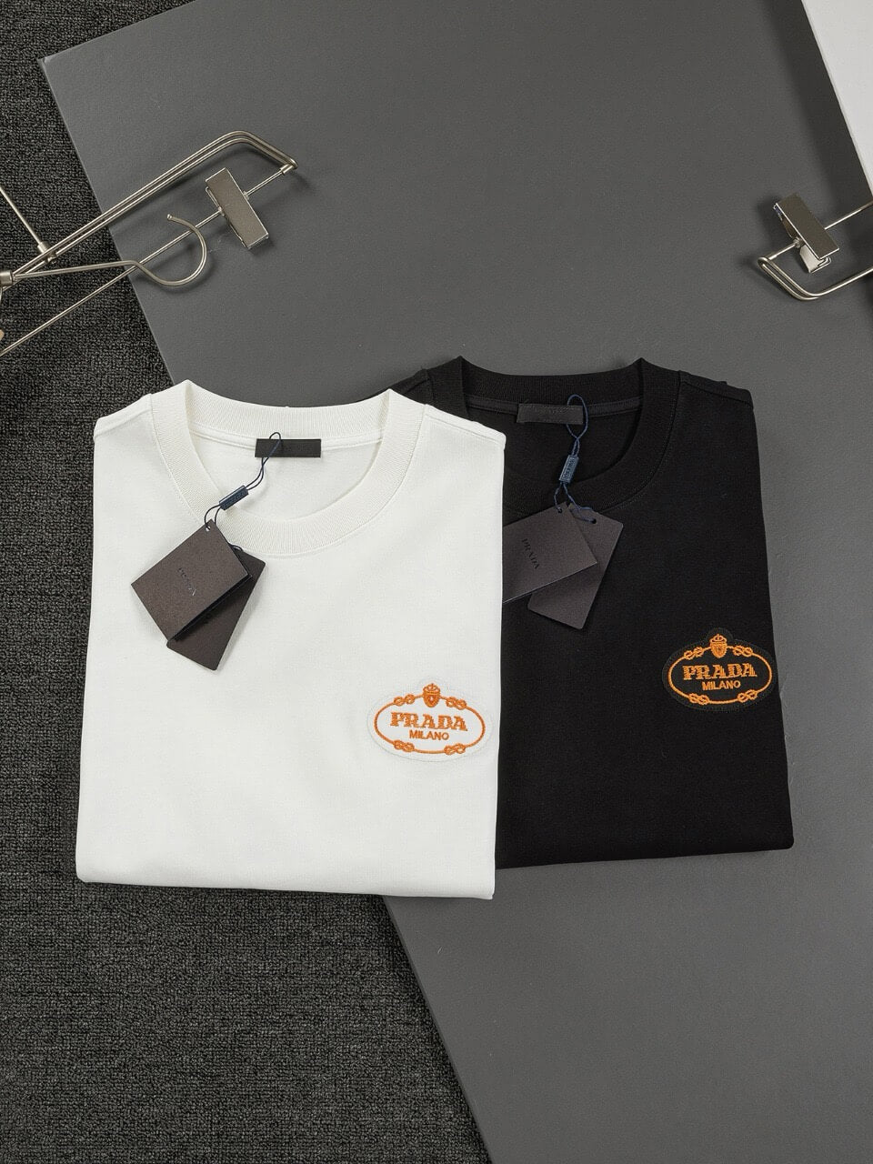 T-shirt brodé couronne