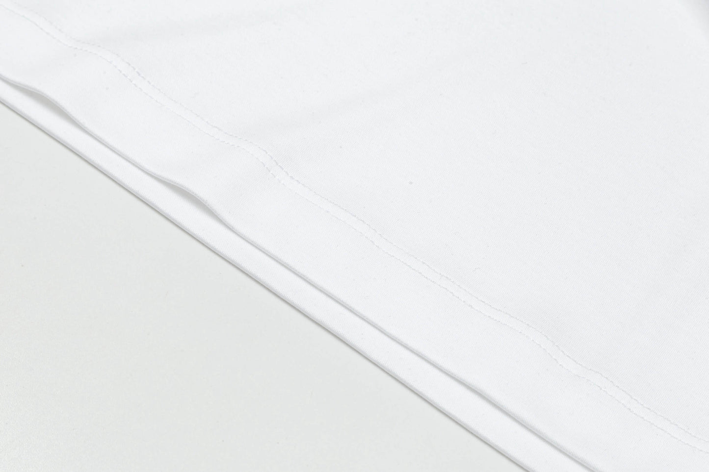 T-shirt brodé double face avec serviette