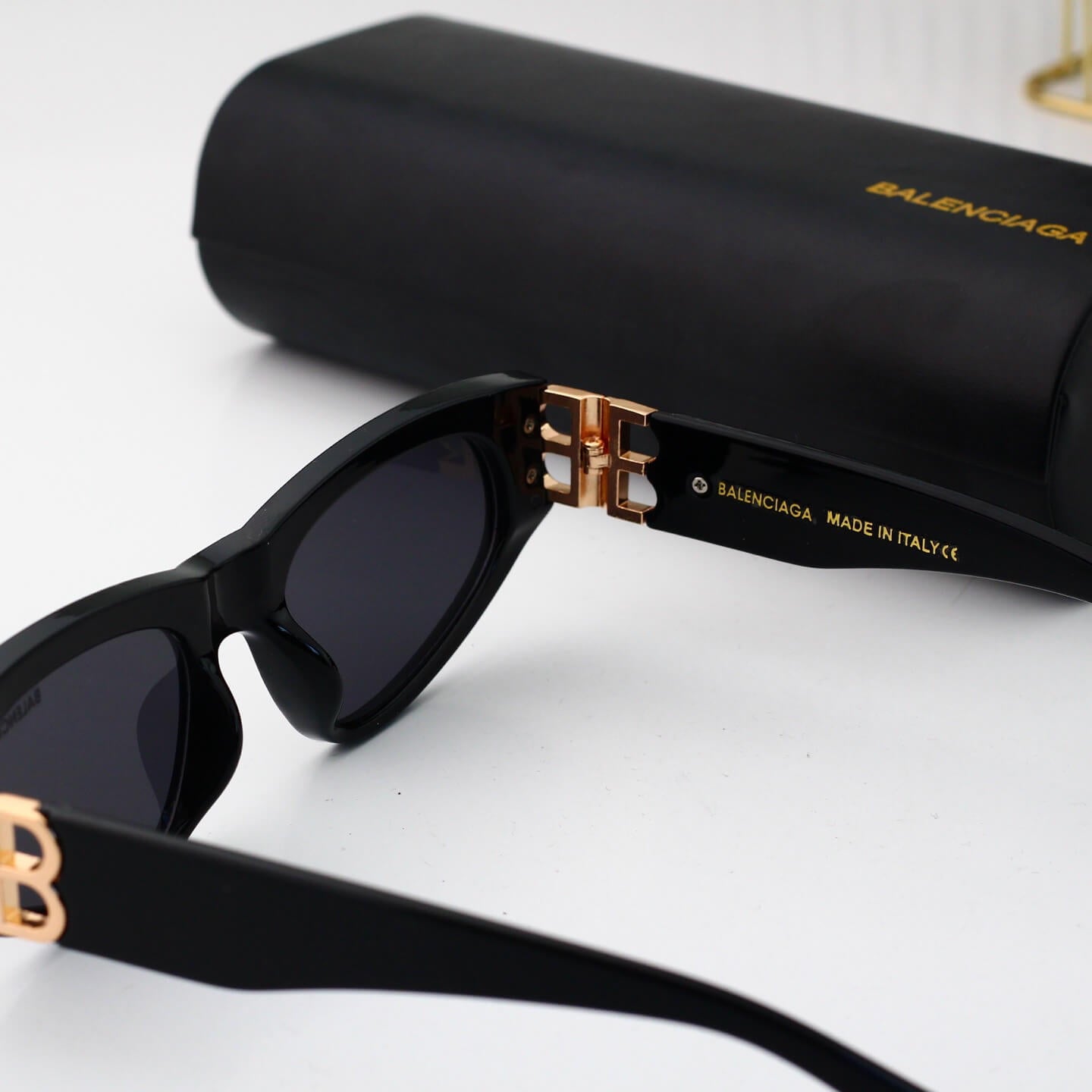 Lunettes de soleil carrées creuses œil de chat chic