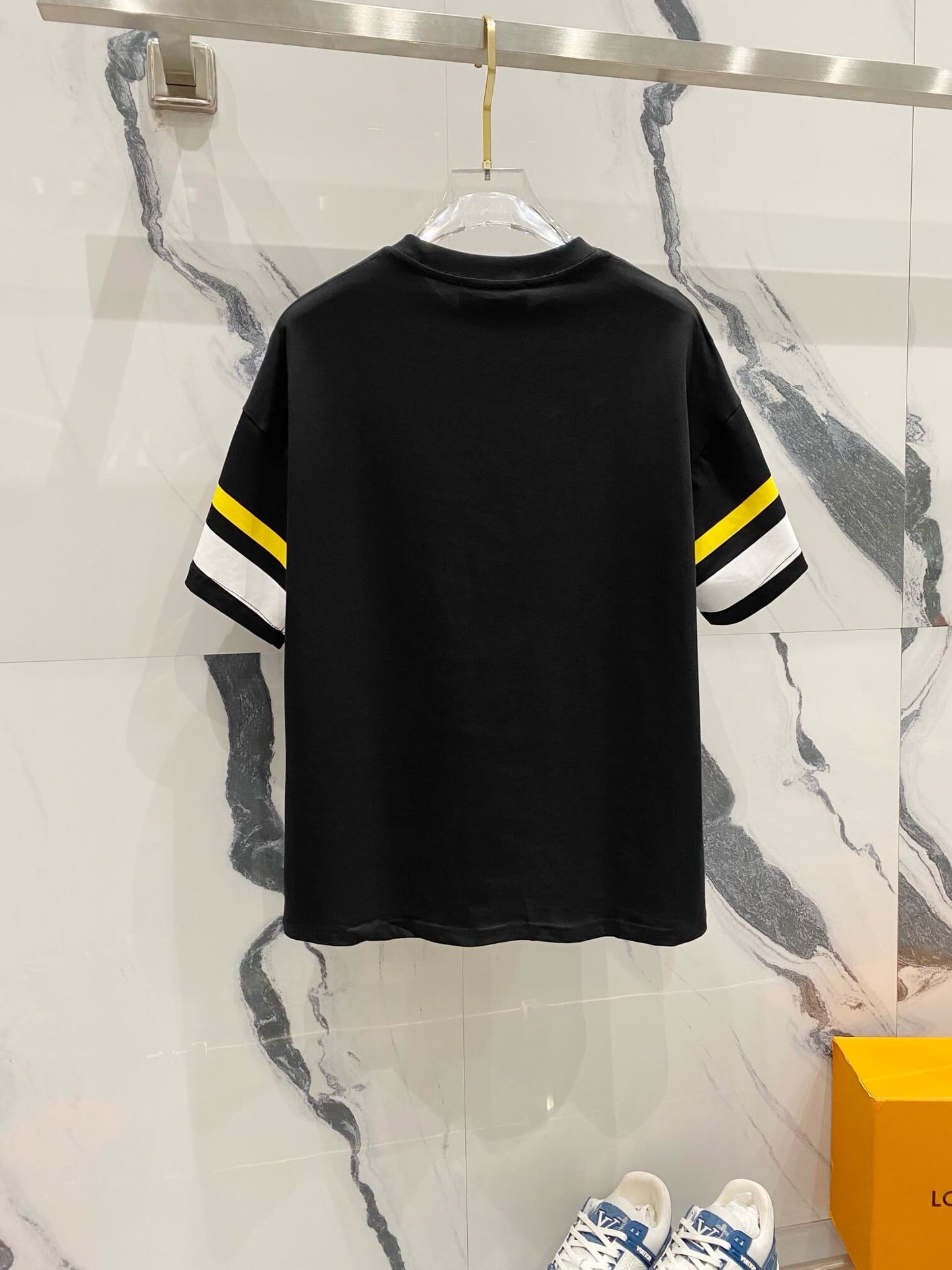 T-Shirt mit Ärmelstreifen