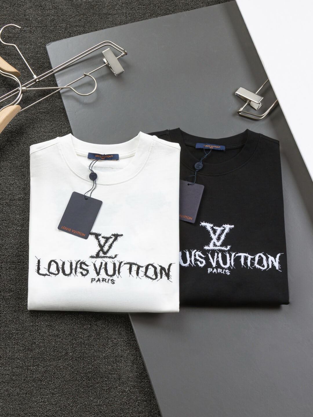 T-shirt brodé devant et derrière