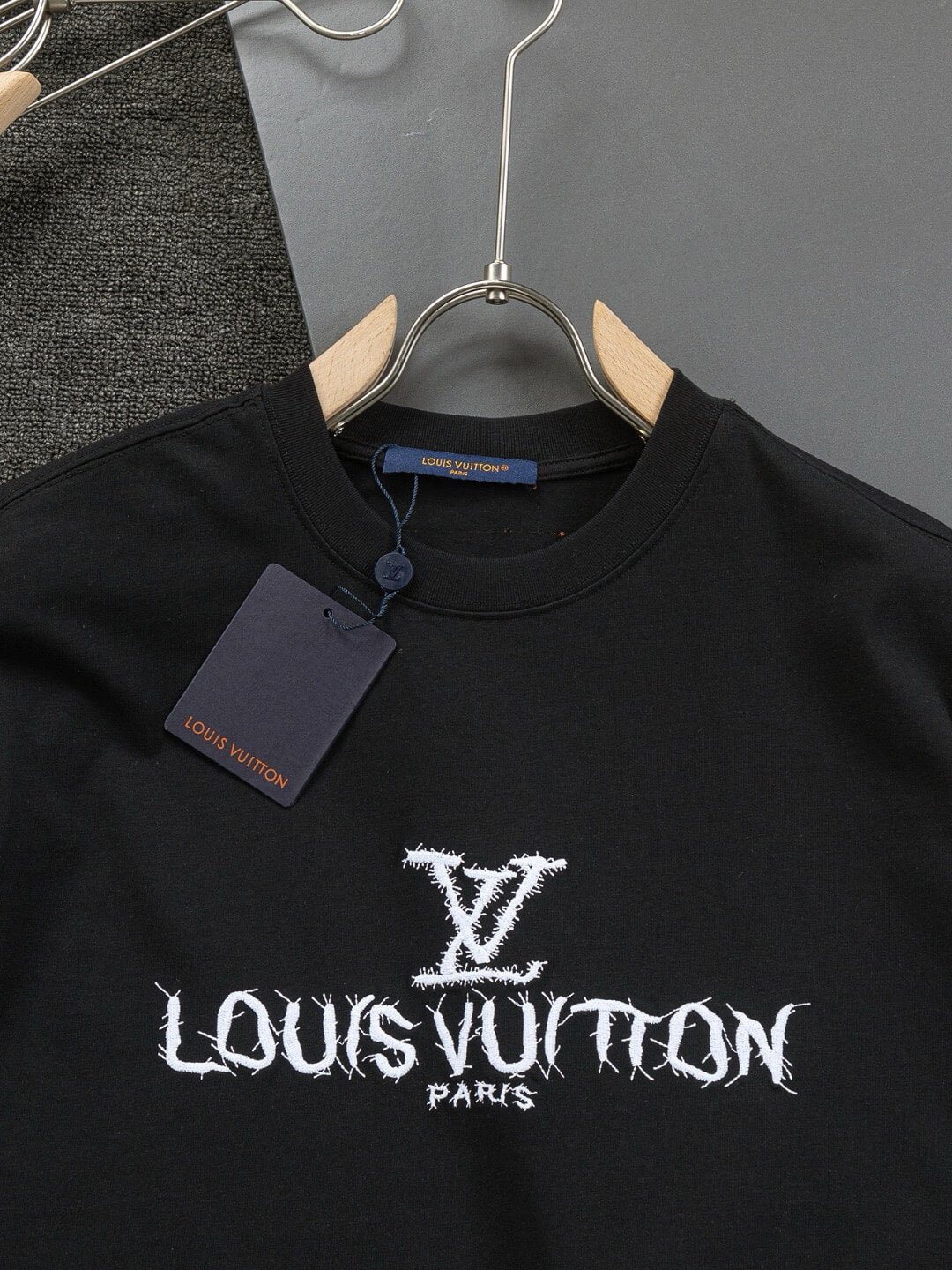 T-shirt brodé devant et derrière