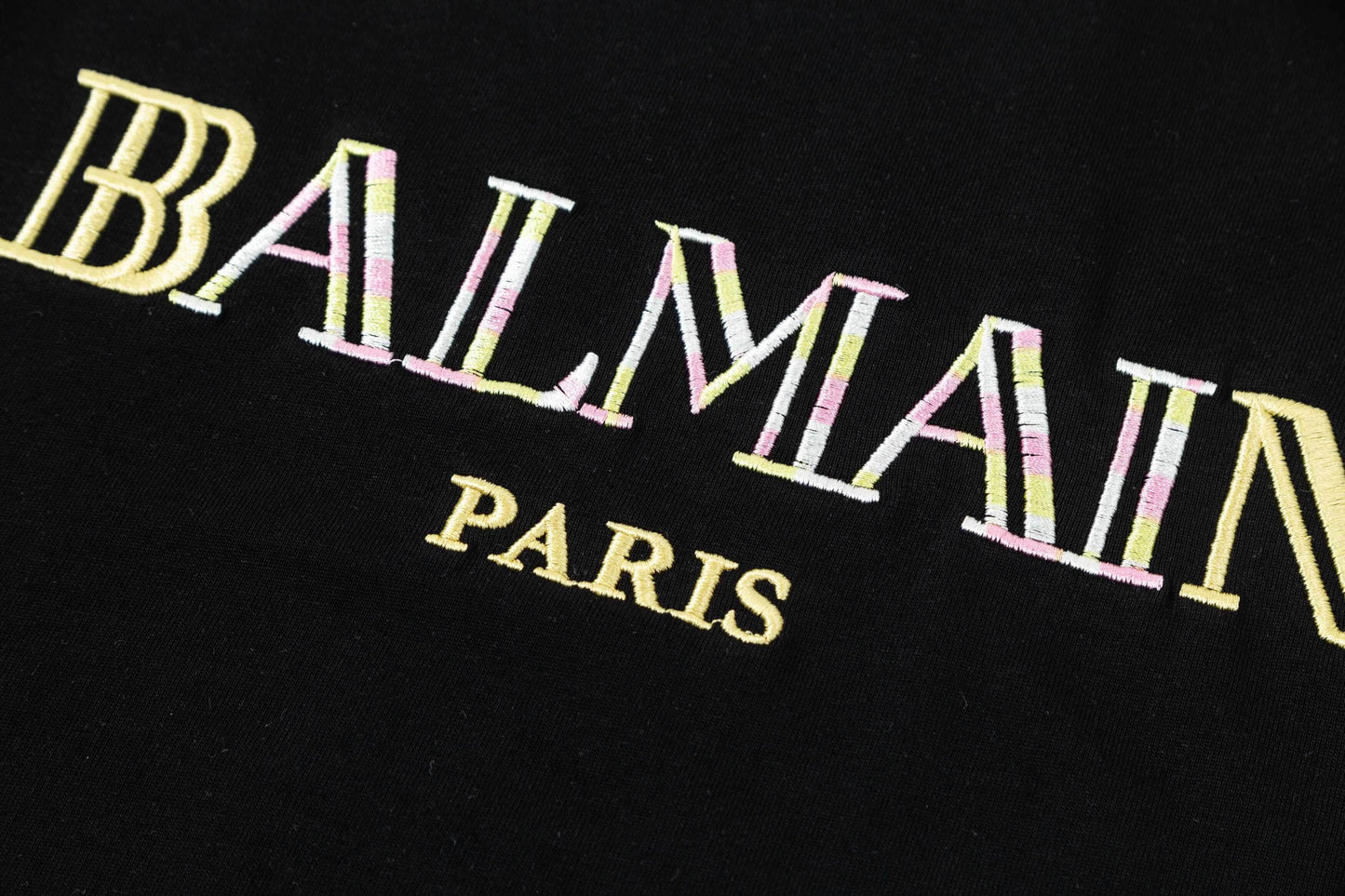 T-shirt brodé de lettres