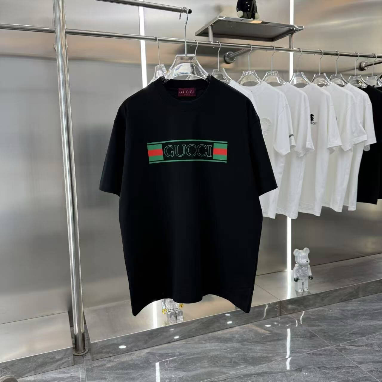 T-Shirt mit neuem Print