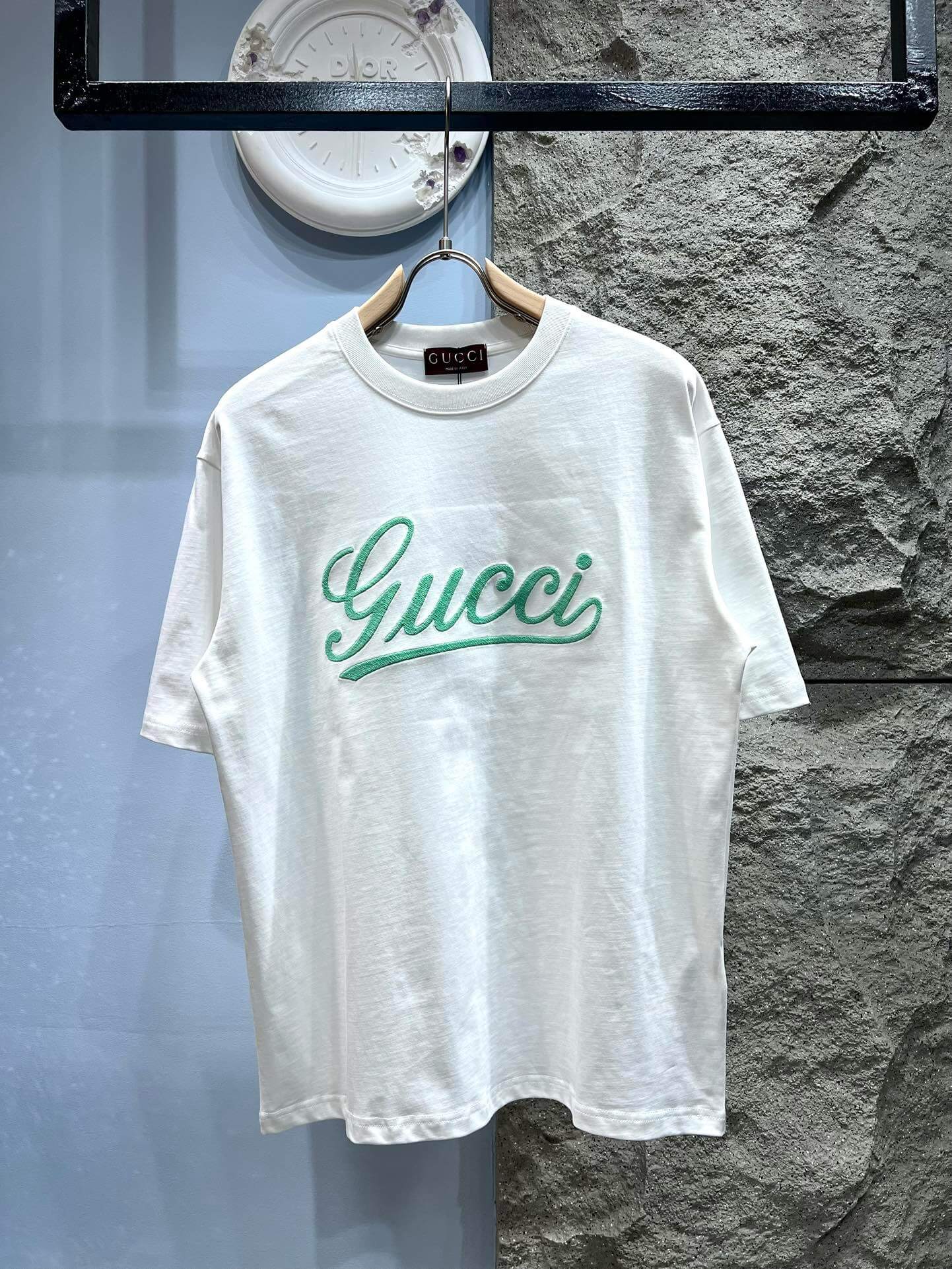 T-shirt brodé de lettres