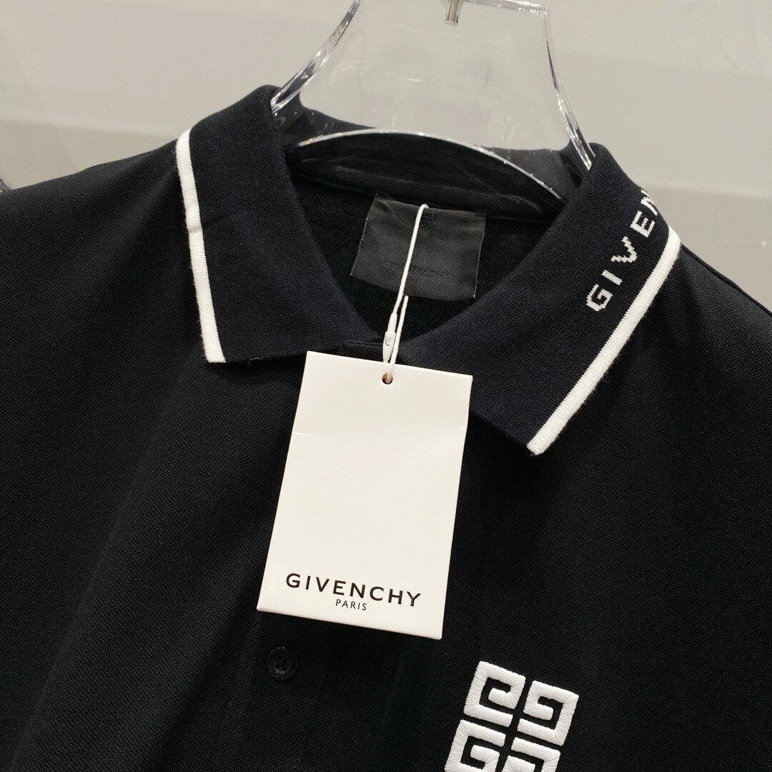 Polo à broderie carrée