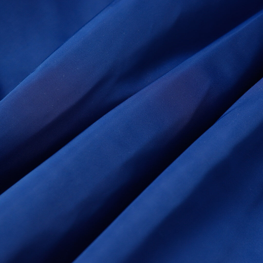 Blaue Baseballjacke mit Strasssteinen