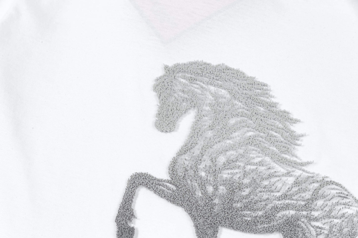 T-shirt délicat avec broderie de cheval
