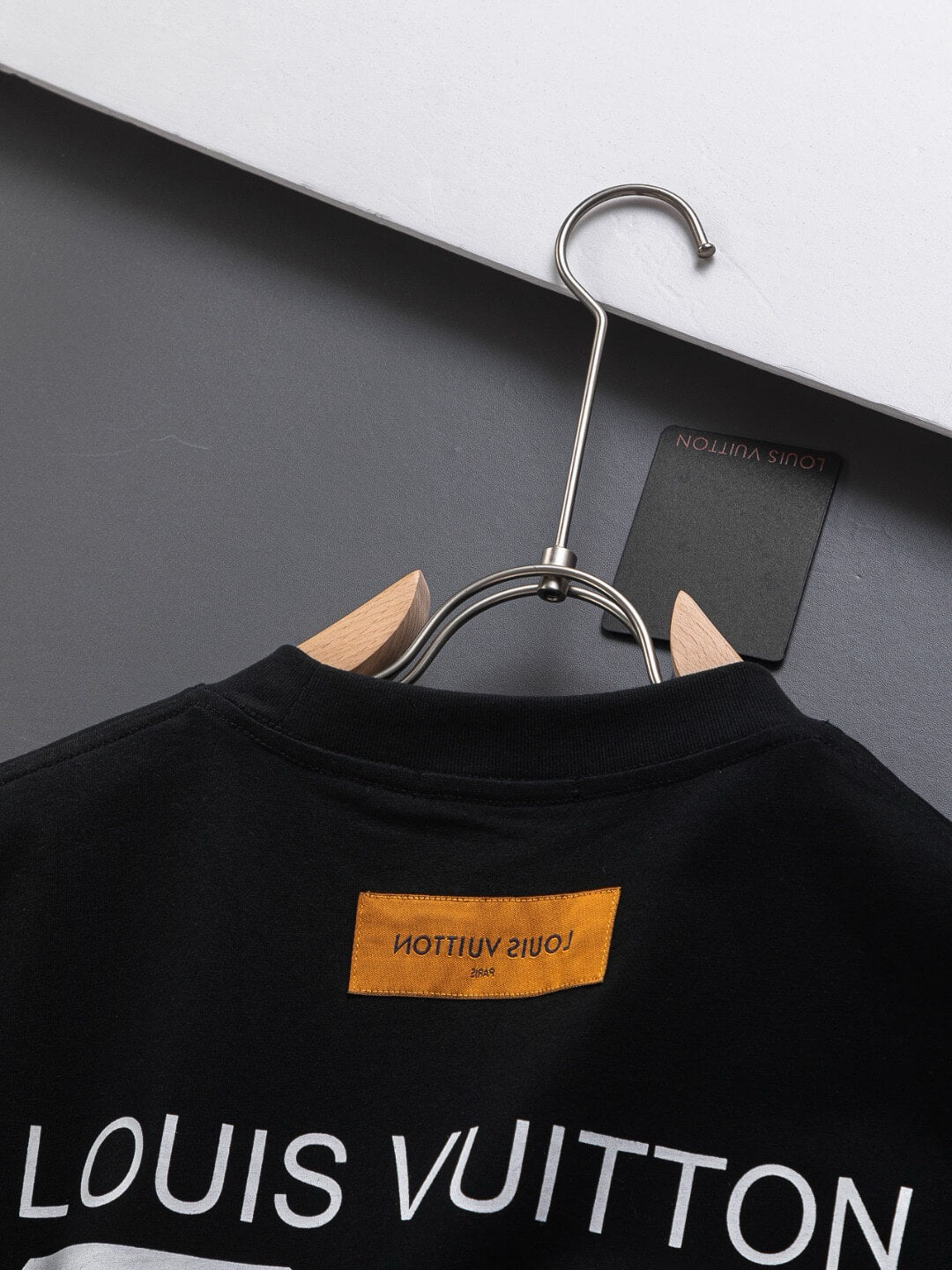 T-shirt brodé à motifs colorés