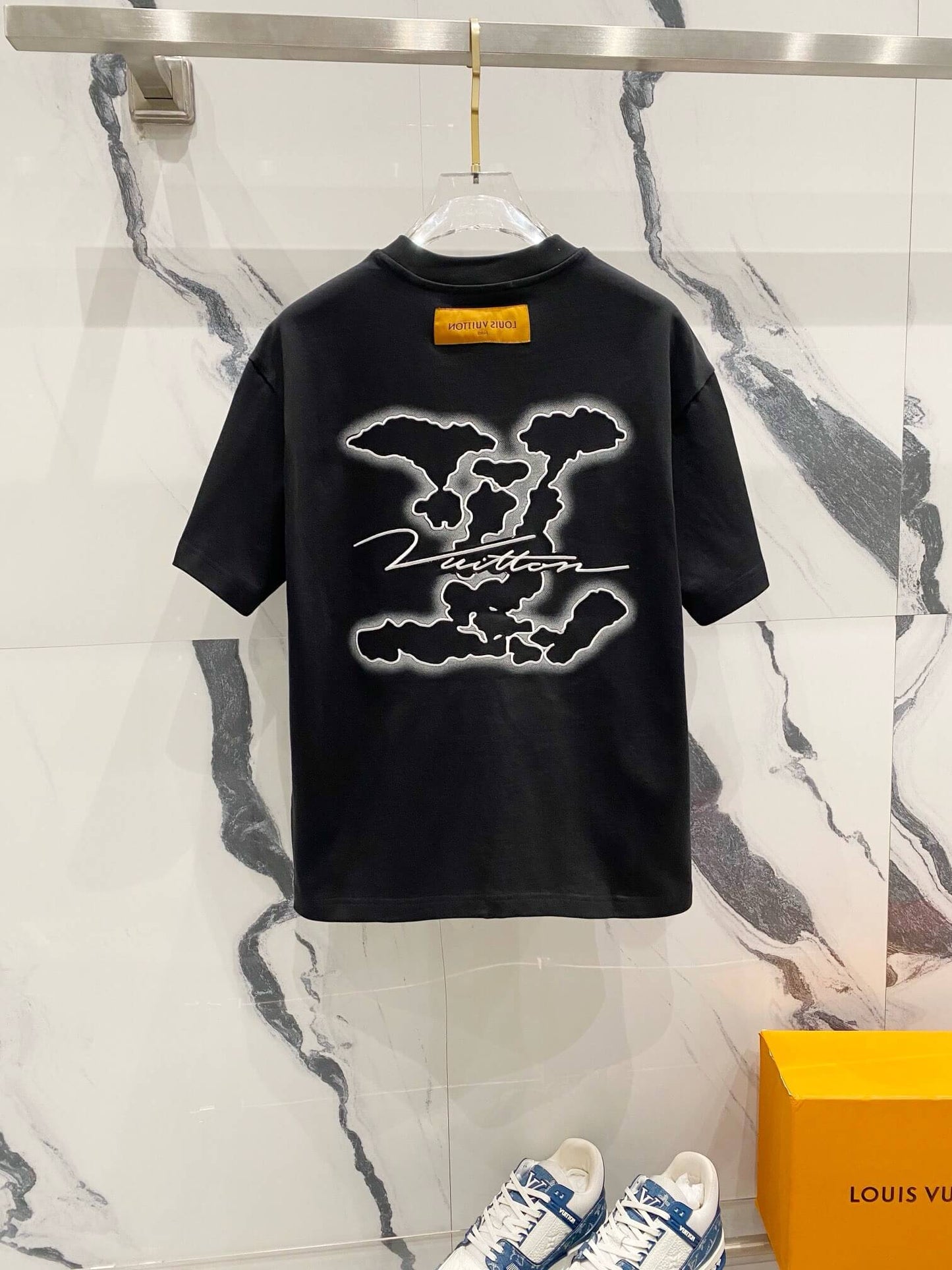 T-Shirt mit Tintenstrahlstickerei