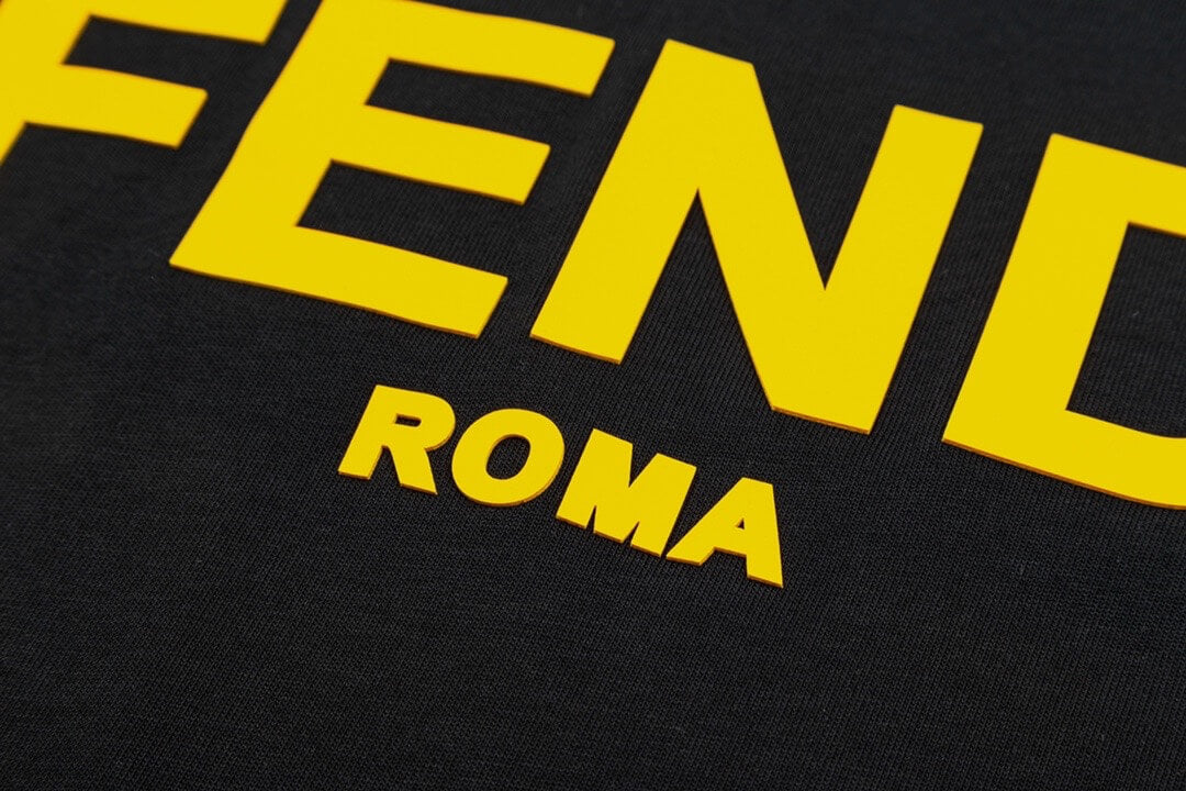 T-shirt imprimé lettre jaune