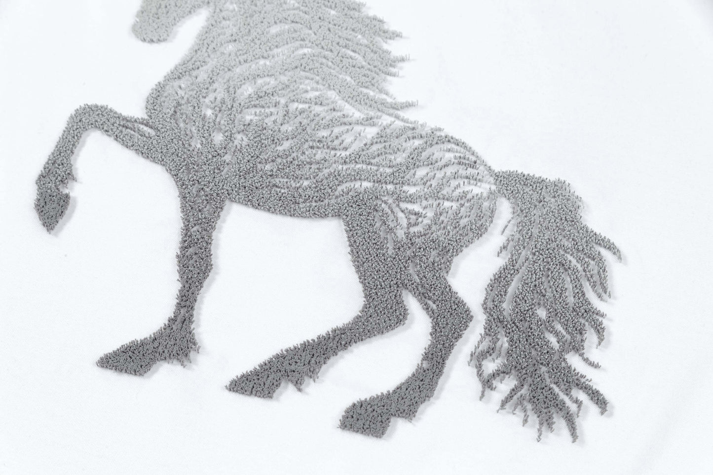 T-shirt délicat avec broderie de cheval