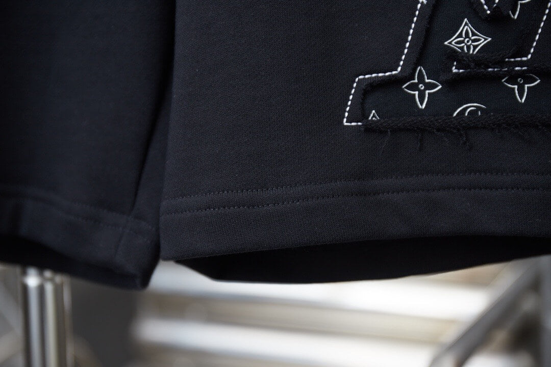 Shorts mit Blütenblatt-Applikation