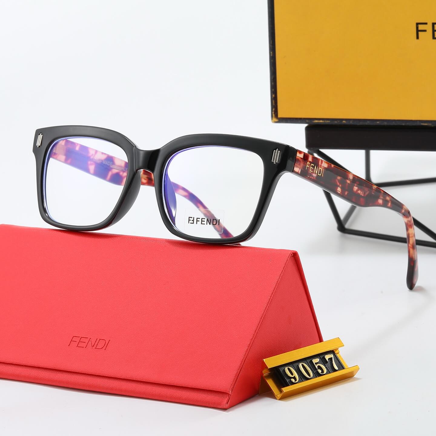 Modische Brille mit quadratischem Rahmen und schlichter Optik
