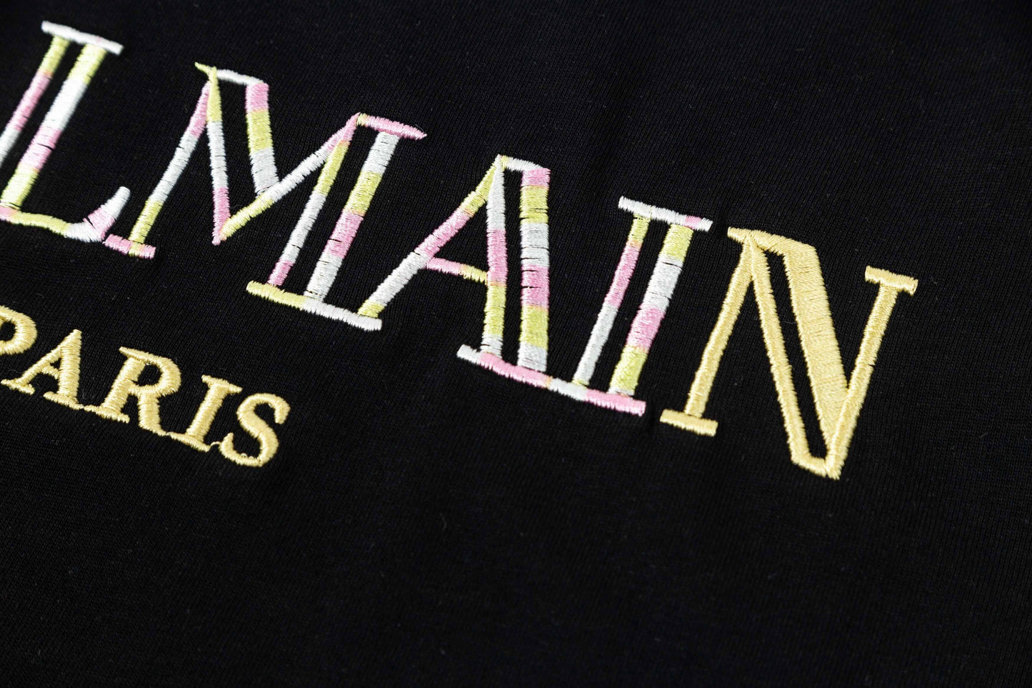 T-shirt brodé de lettres