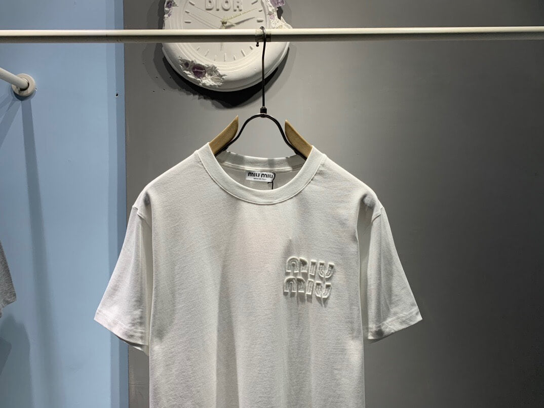 T-Shirt mit Applikationsstickerei