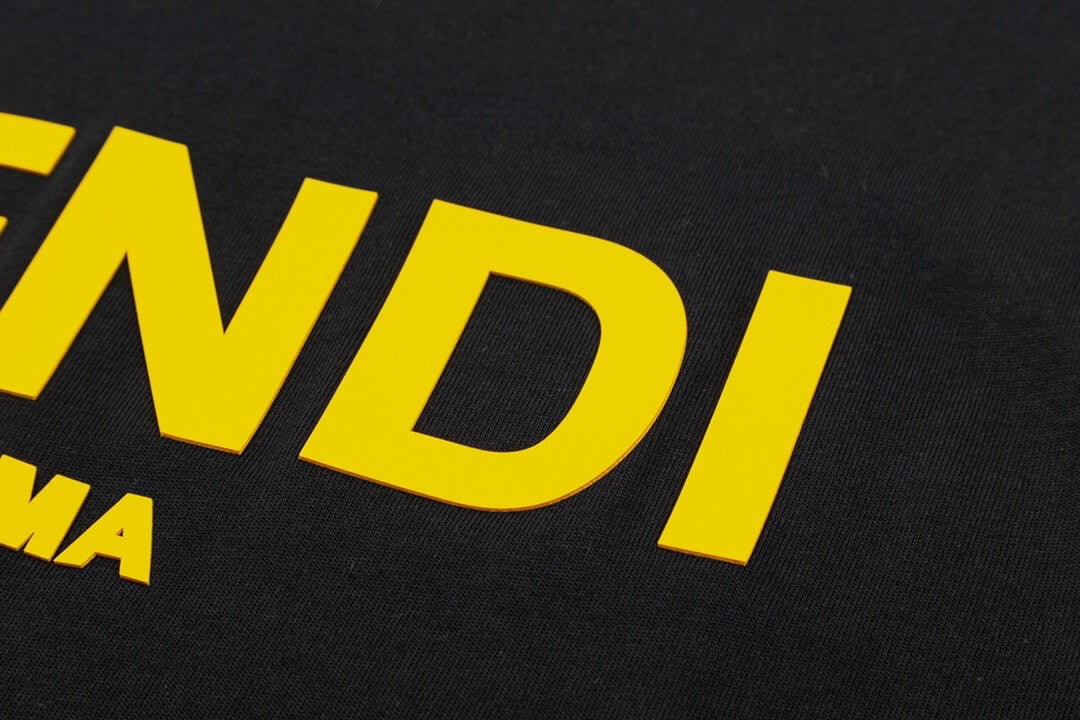 T-shirt imprimé lettre jaune