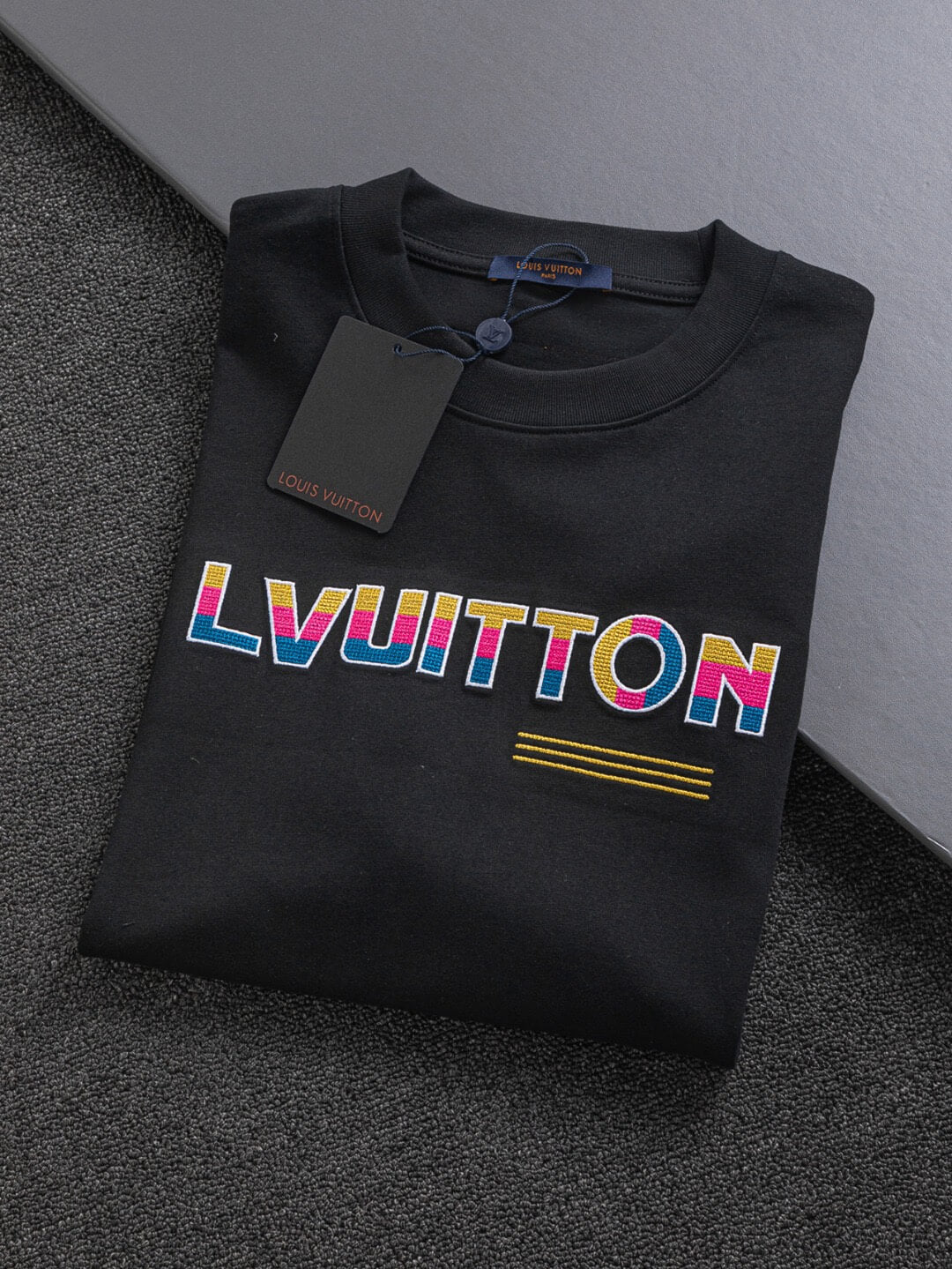 T-shirt brodé à motifs colorés