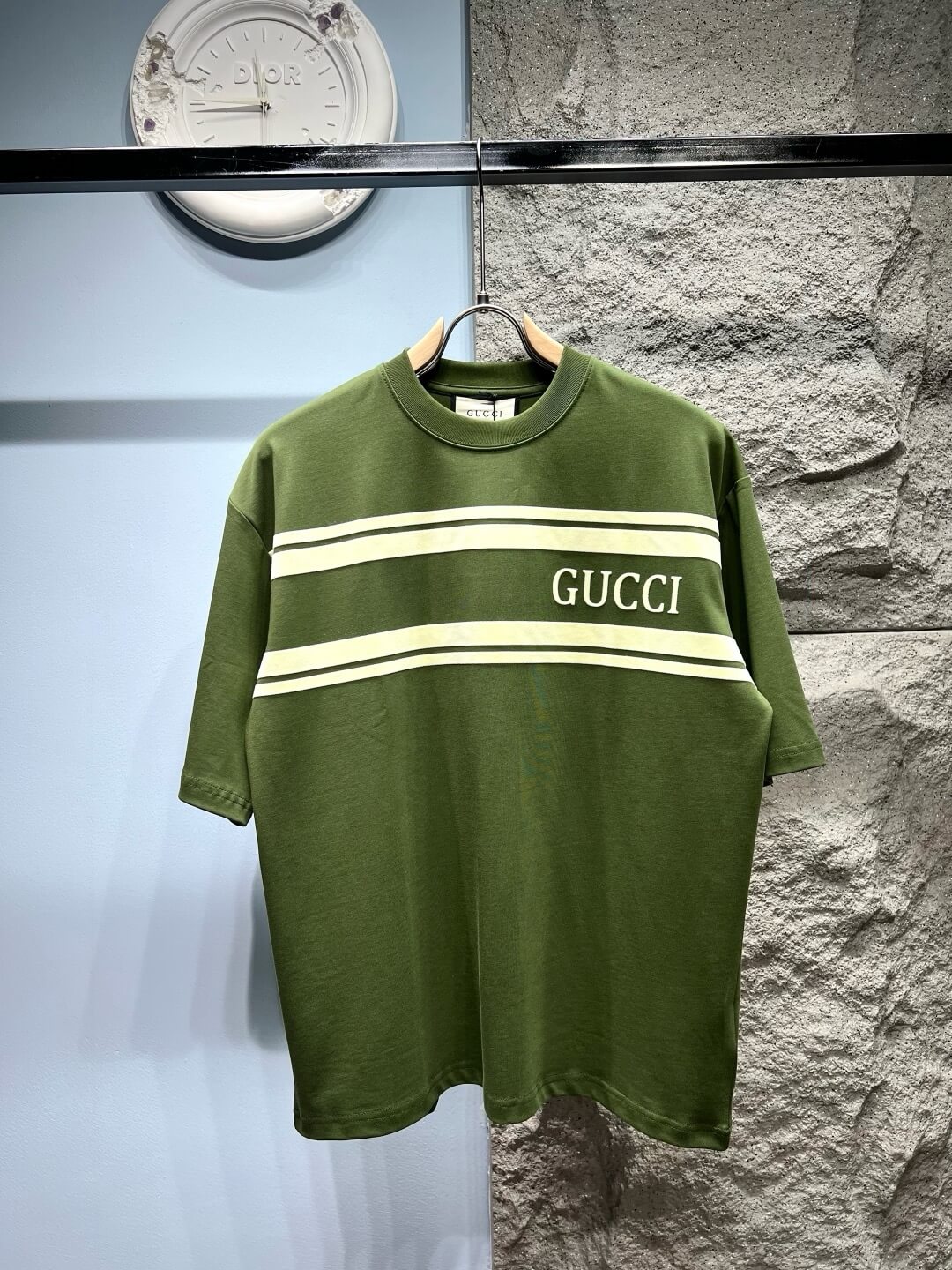 T-shirt rayé brodé avec lettres