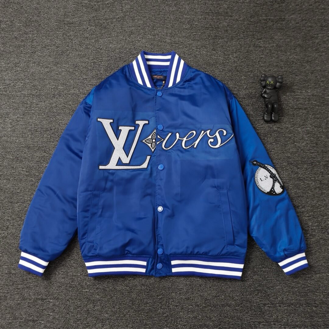 Blaue Baseballjacke mit Strasssteinen