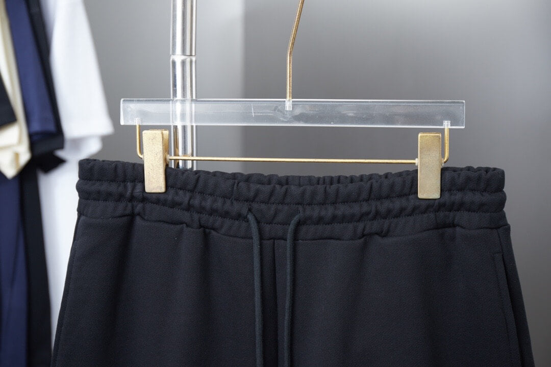 Shorts mit Blütenblatt-Applikation