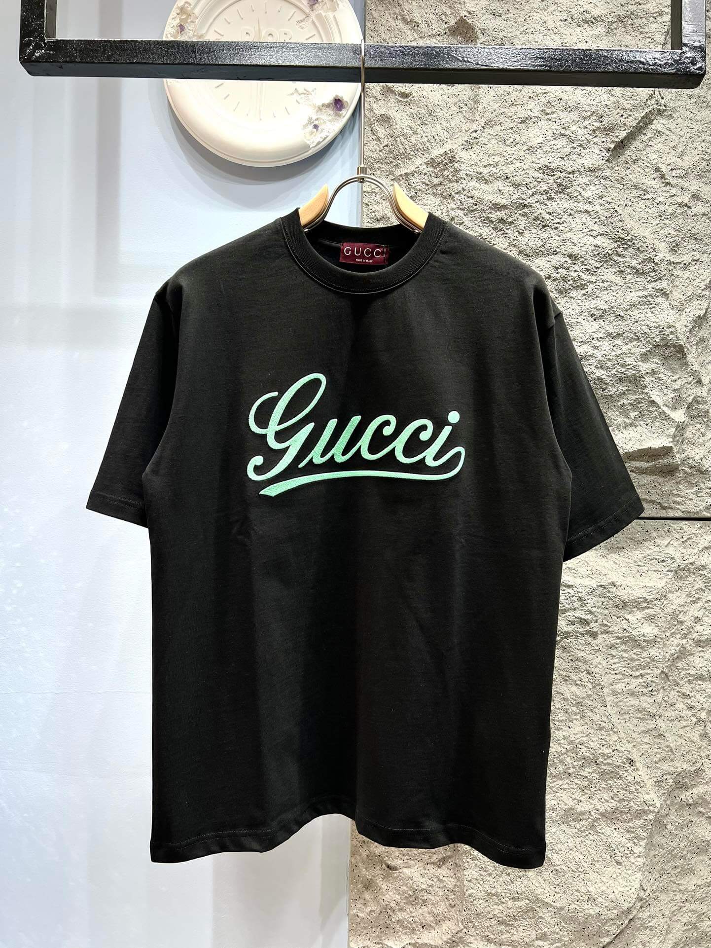 T-shirt brodé de lettres