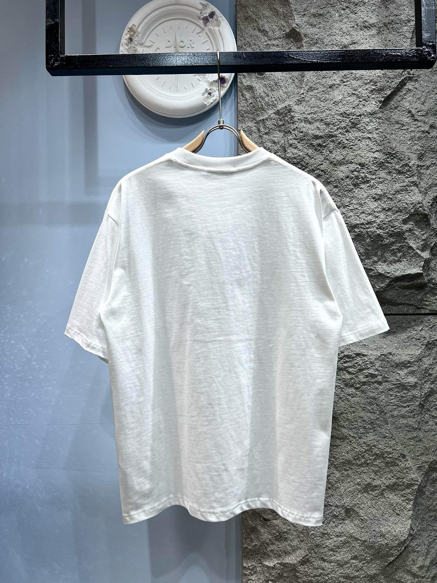 T-shirt brodé de lettres