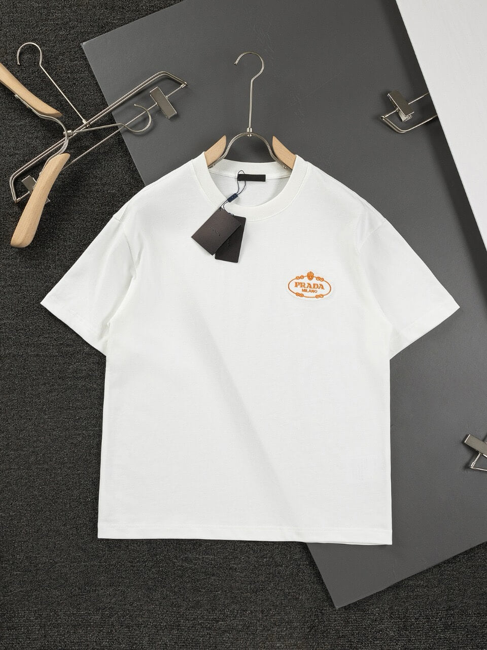 T-shirt brodé couronne