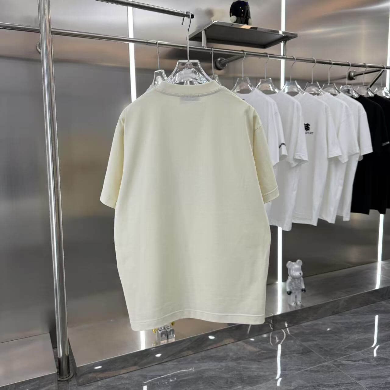 T-Shirt mit neuem Print