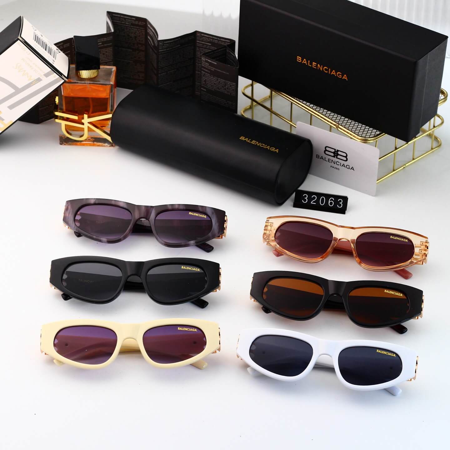 Lunettes de soleil carrées creuses œil de chat chic