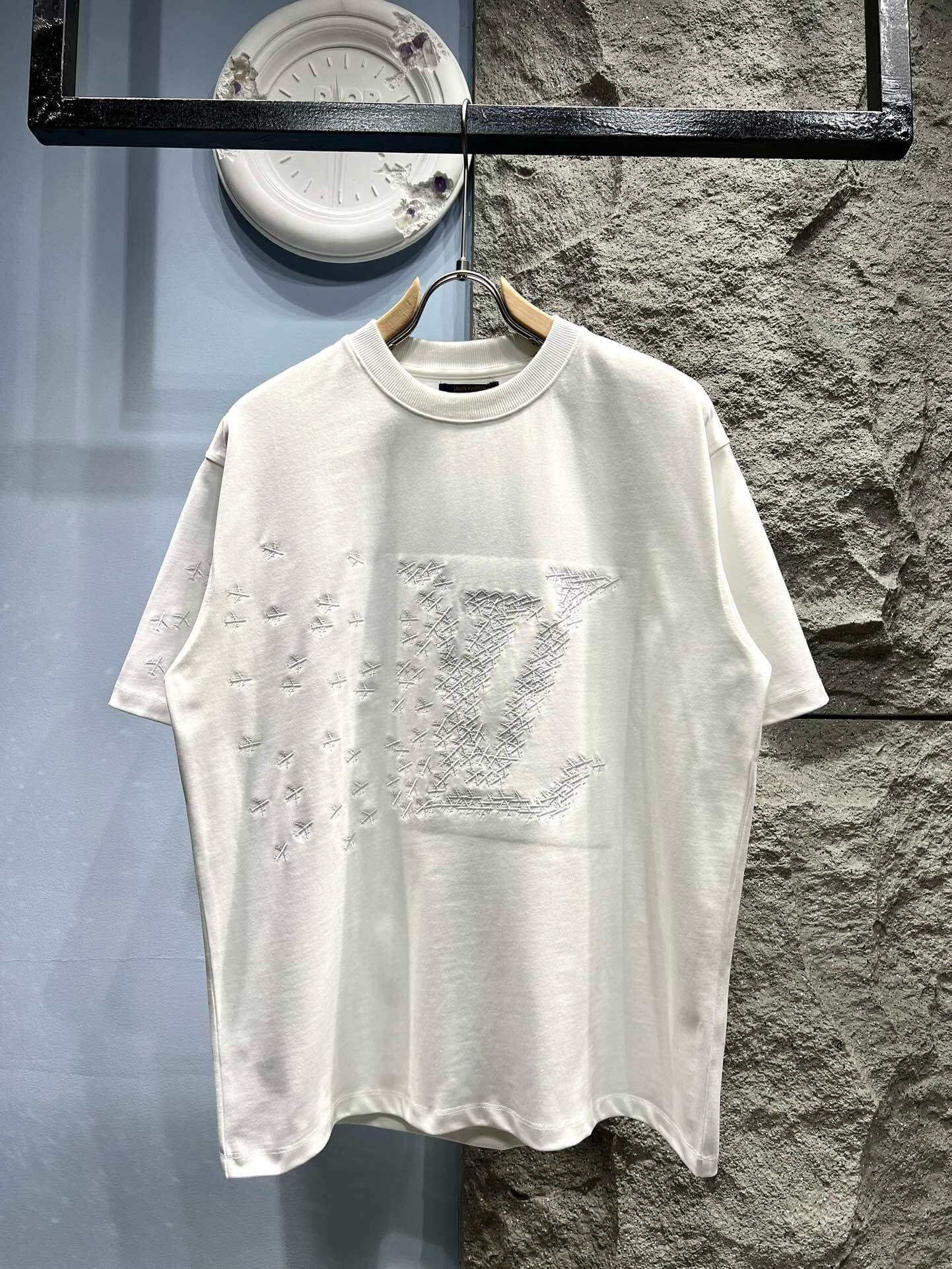 T-Shirt mit geripptem Muster und Stickerei