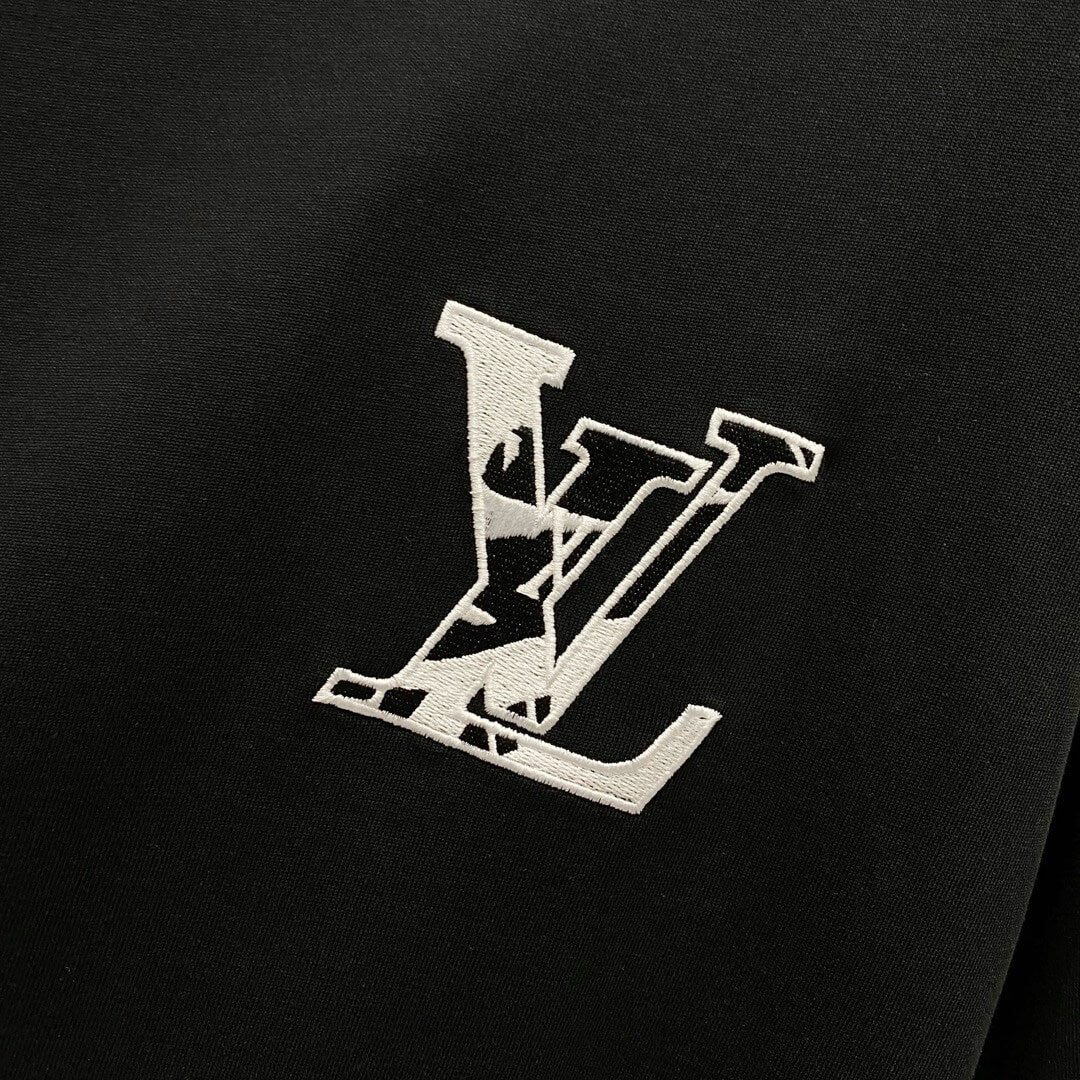 T-shirt brodé à l'encolure
