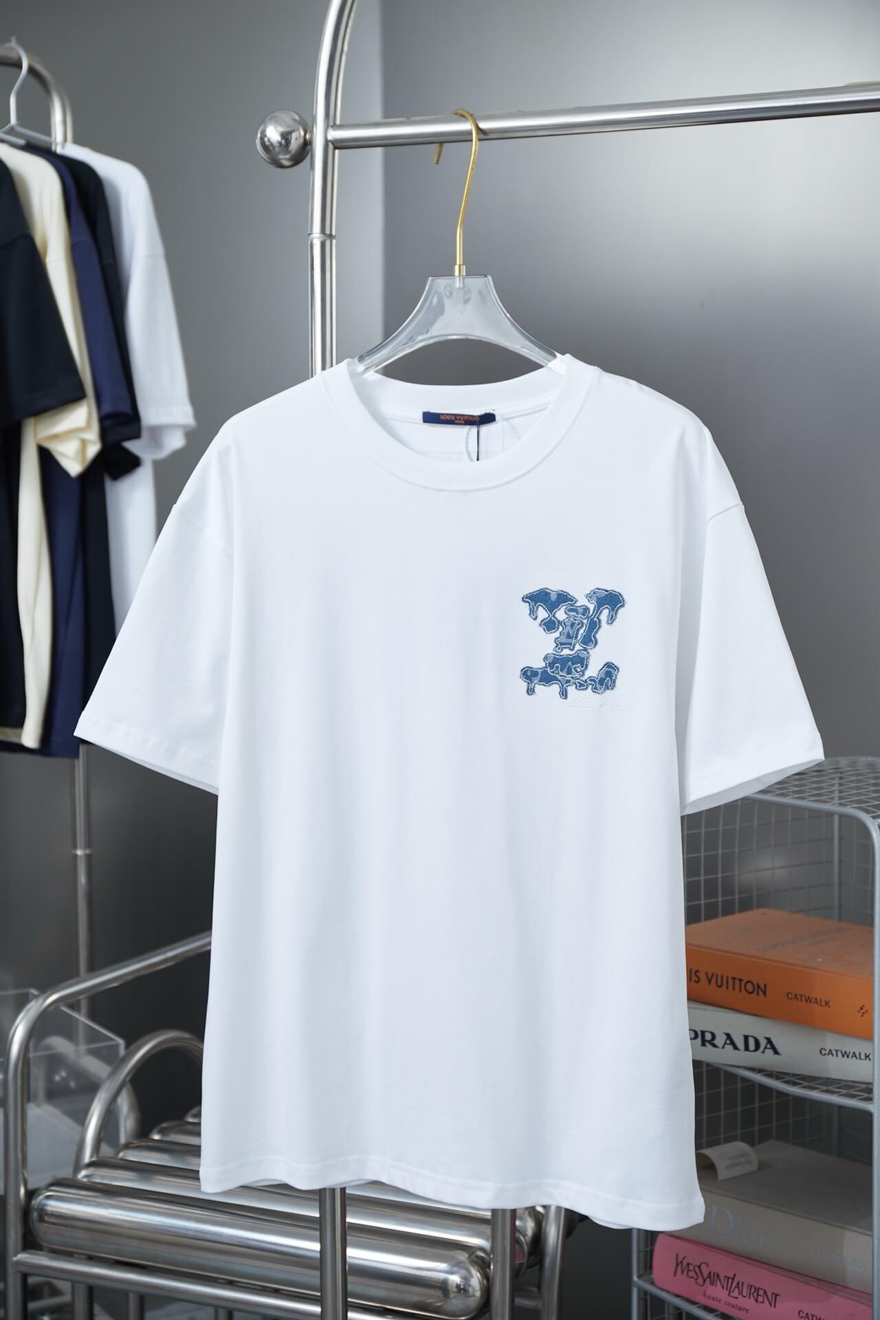 T-shirt patchwork en jean brodé