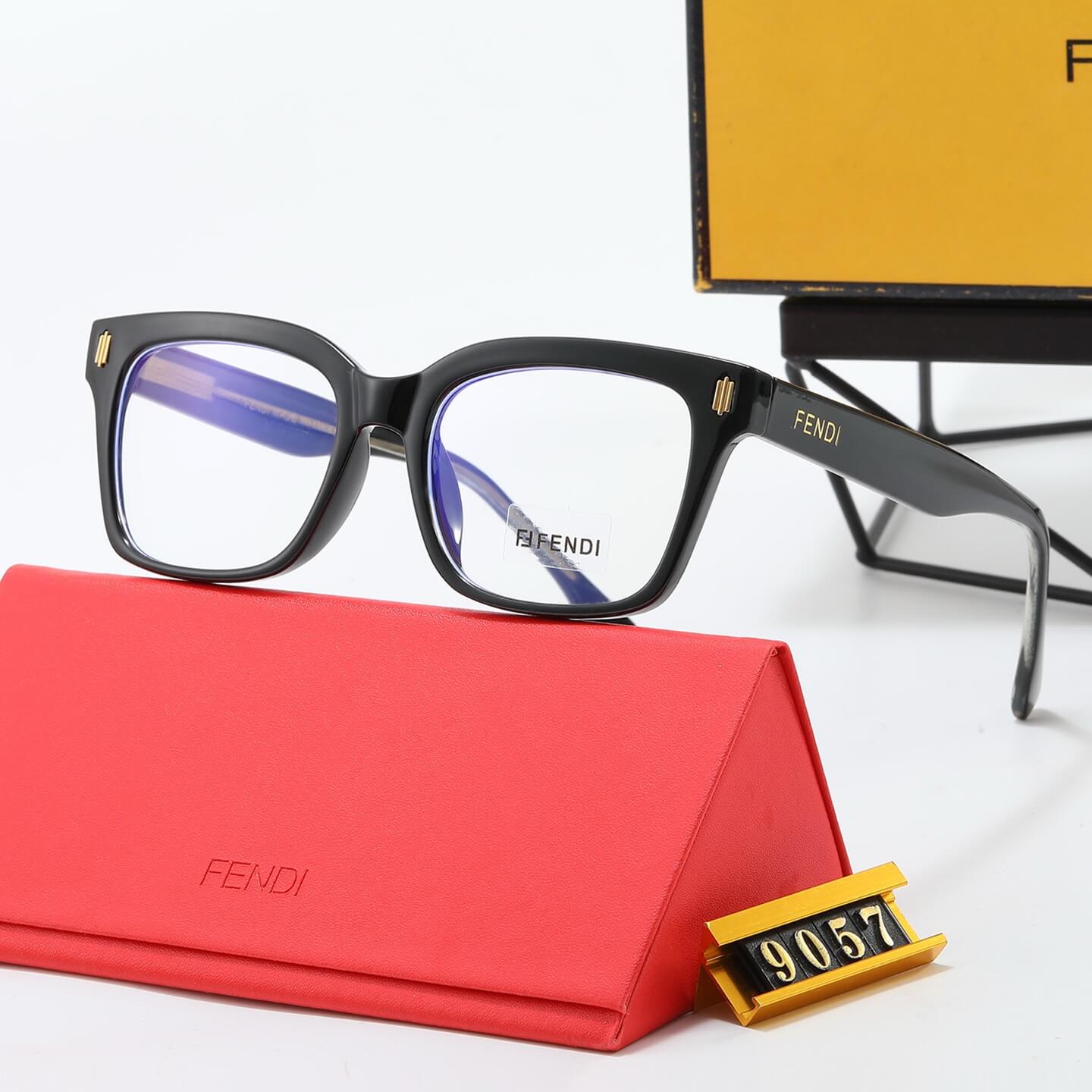 Modische Brille mit quadratischem Rahmen und schlichter Optik