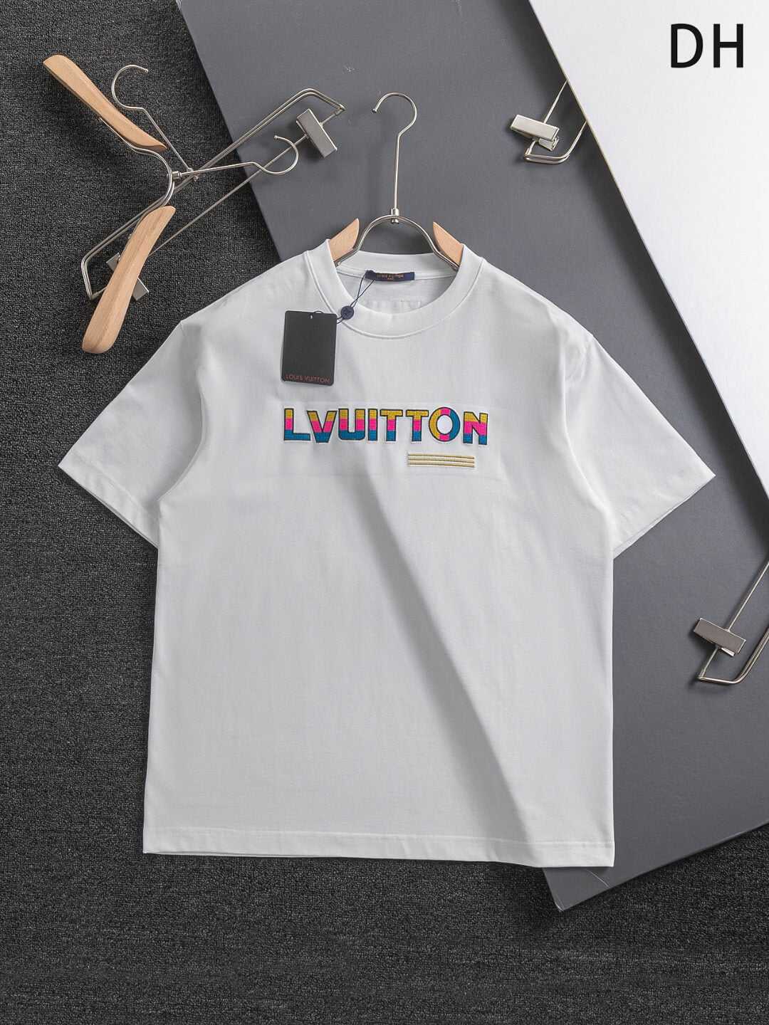 T-shirt brodé à motifs colorés