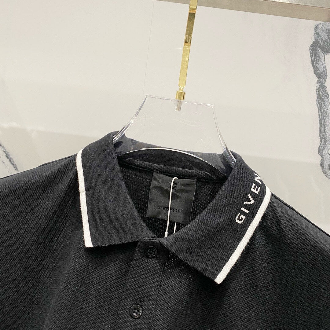 Polo à broderie carrée