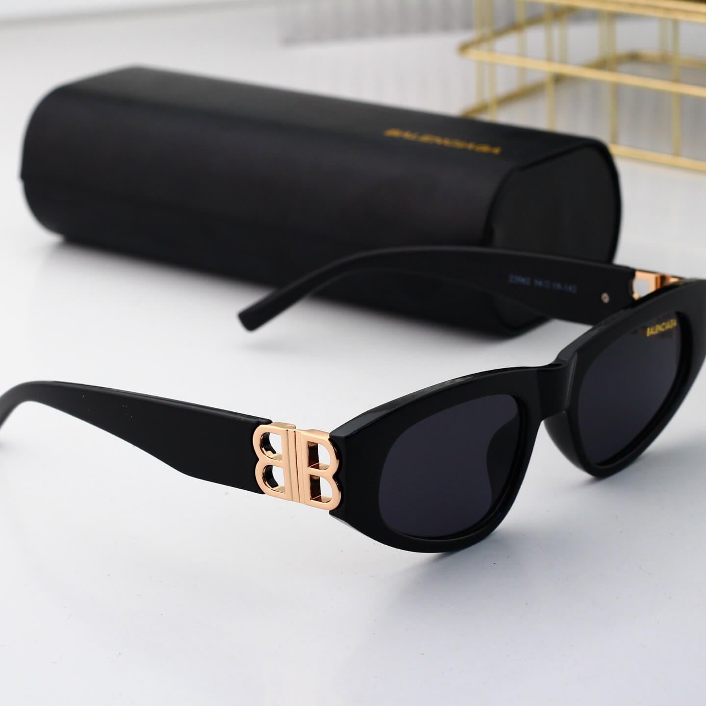 Lunettes de soleil carrées creuses œil de chat chic