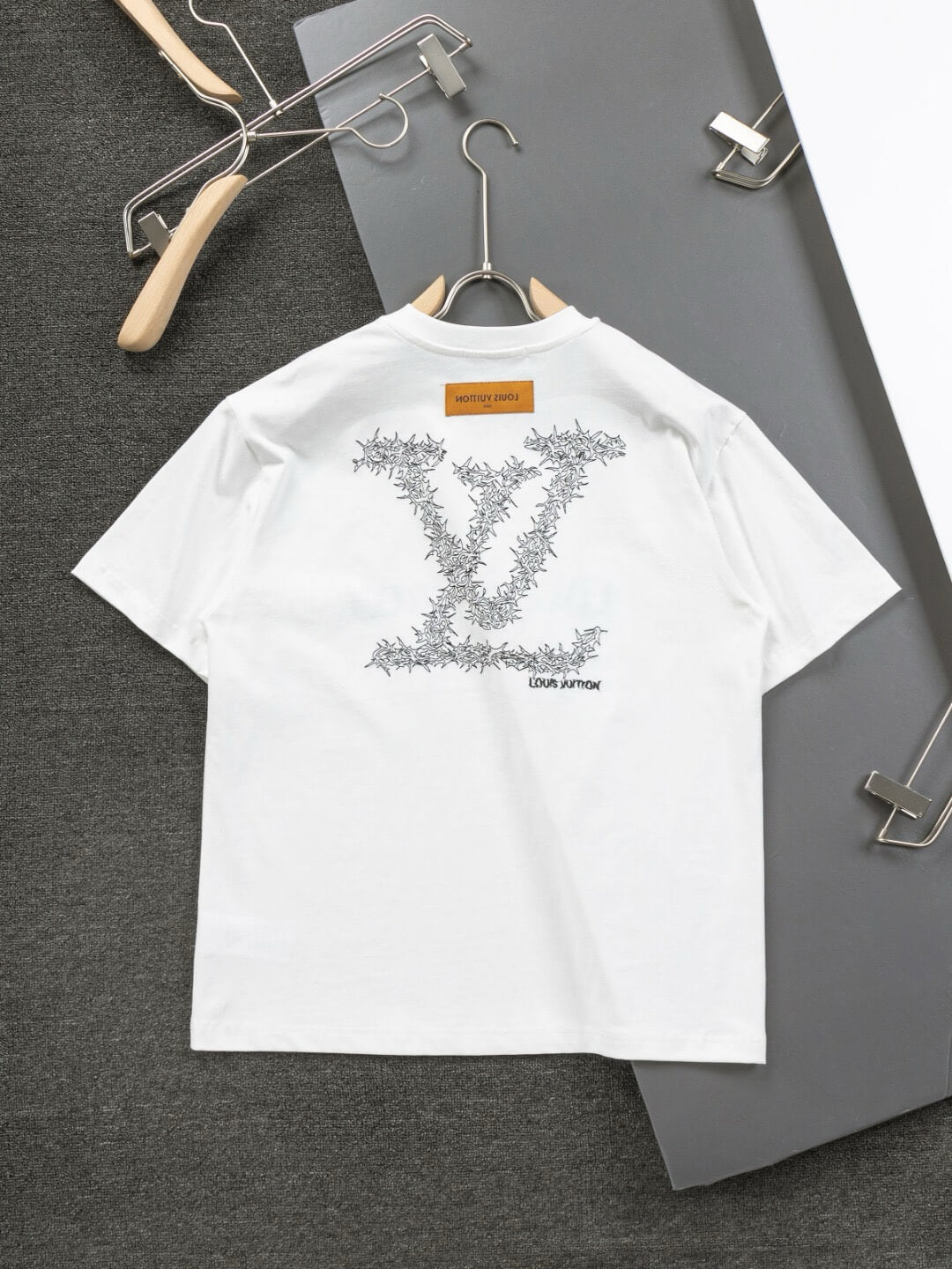 T-shirt brodé devant et derrière