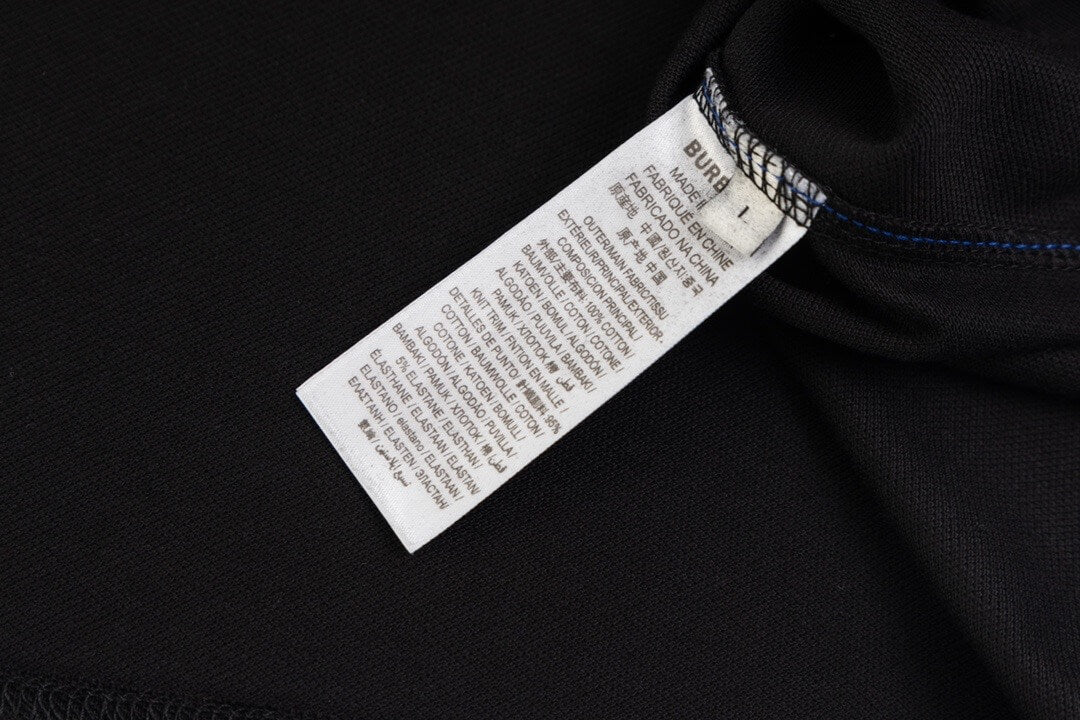 Polo brodé à la taille avec cheval de guerre