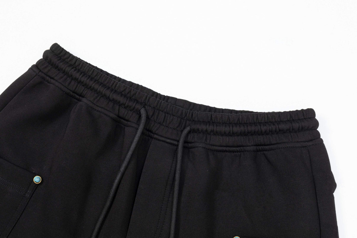 Türkisfarbene Shorts mit Schnallenakzent