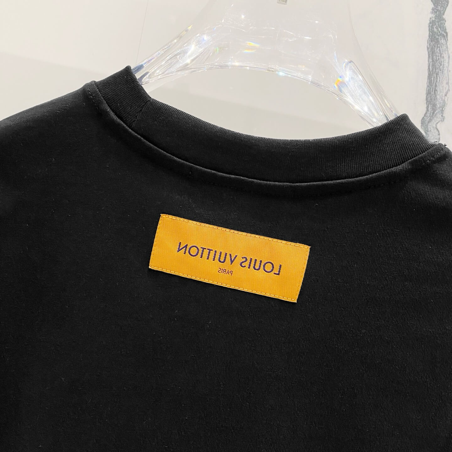 T-Shirt mit Schaumprozess