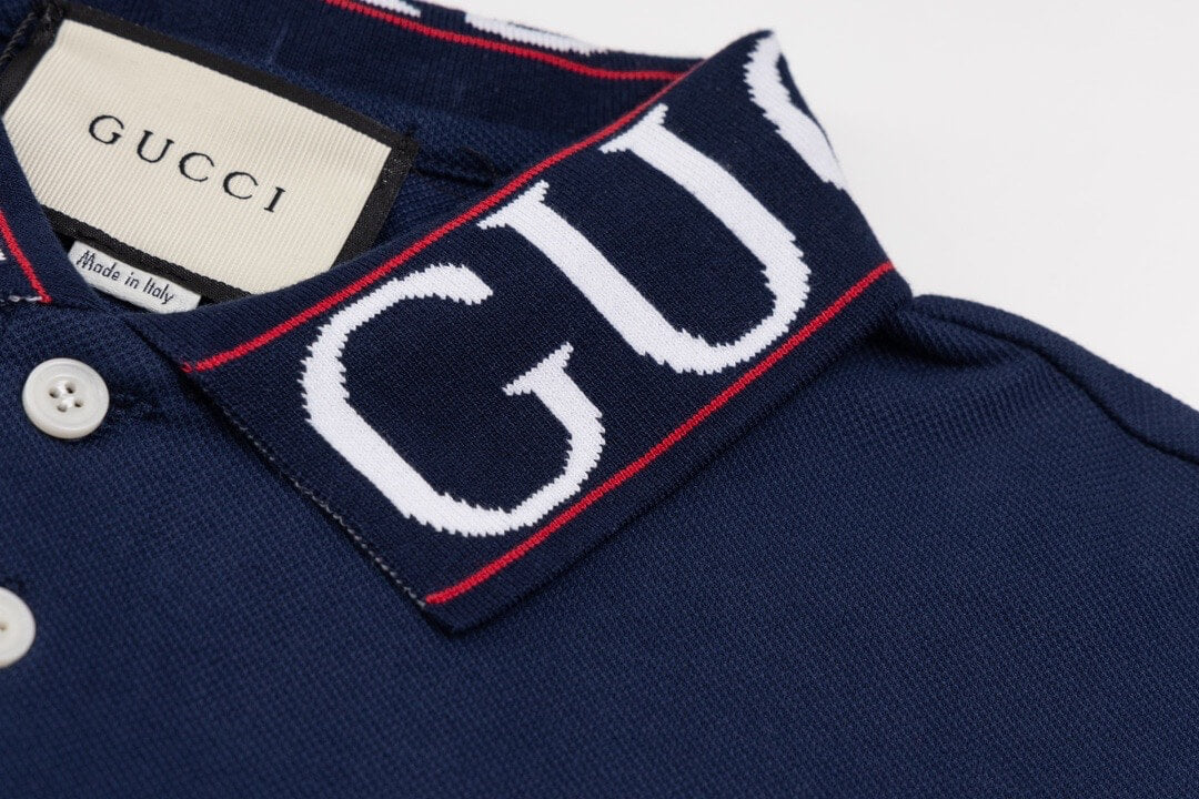 Polo à encolure avec lettres