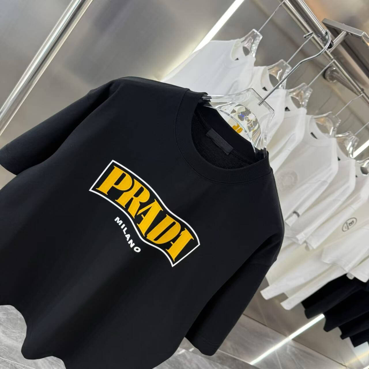 T-Shirt mit Silikon-Buchstaben