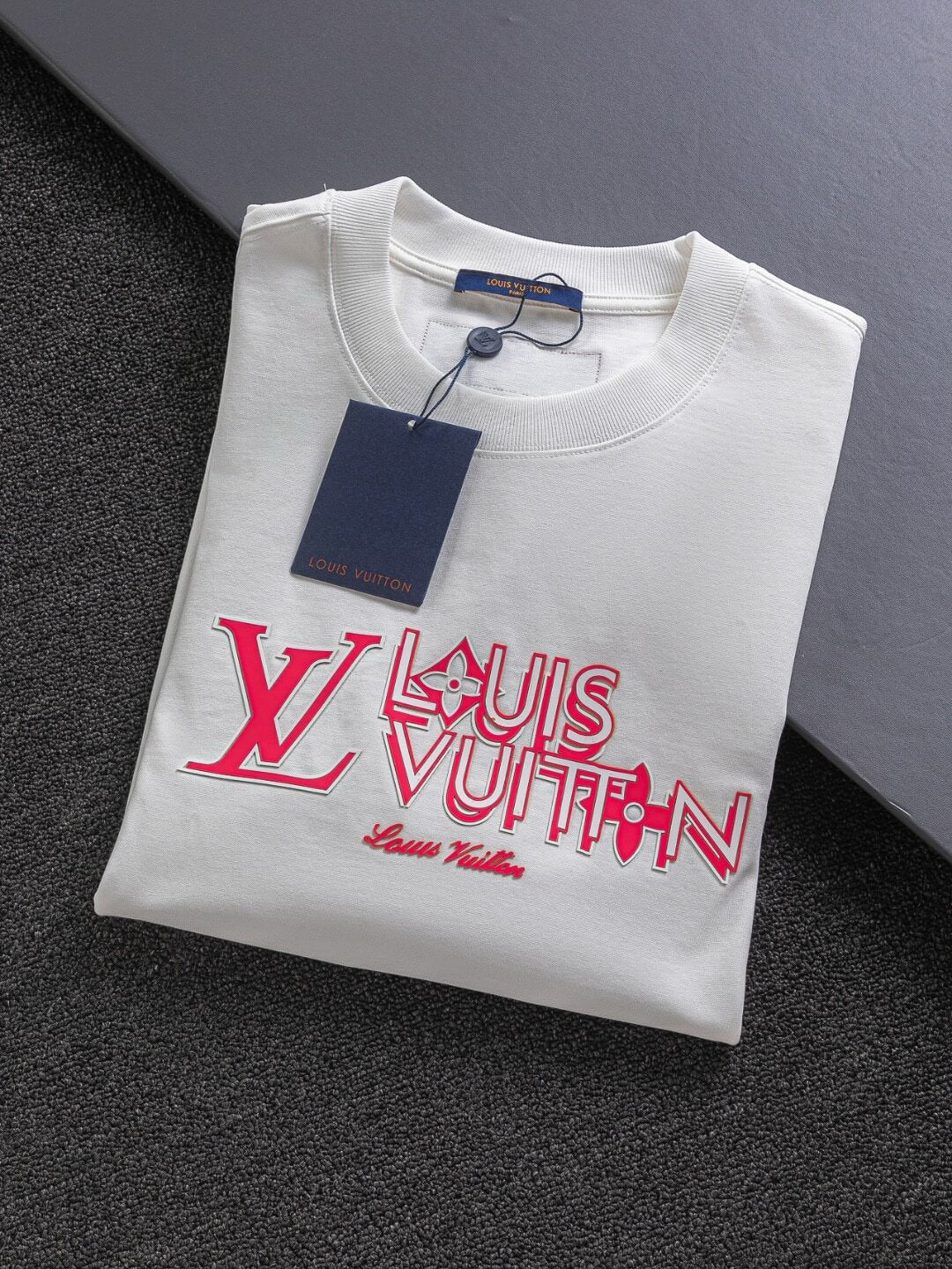 T-Shirt mit 3D-Silikonmuster auf der Brust