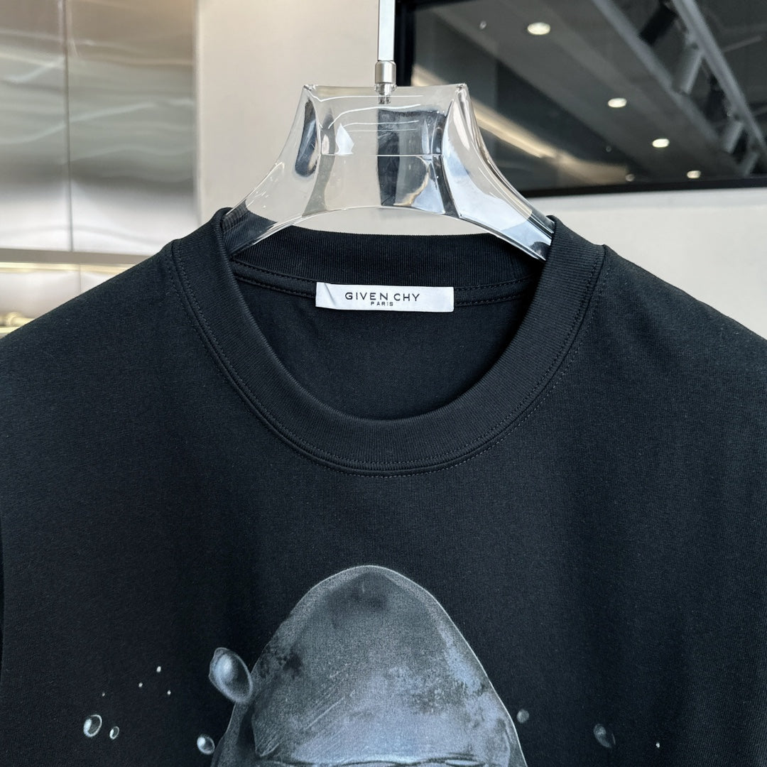 T-shirt à motif requin