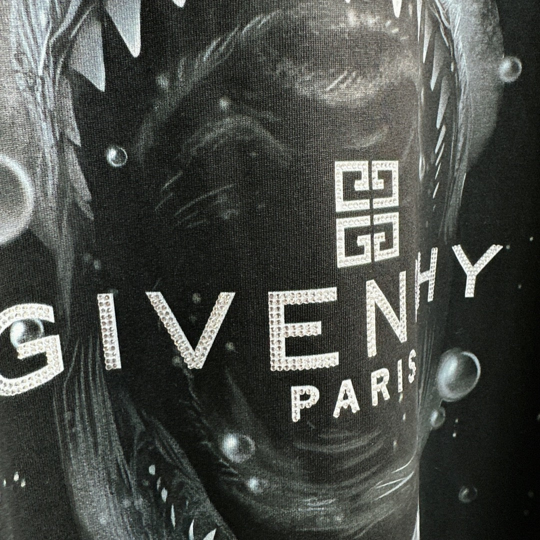 T-shirt à motif requin