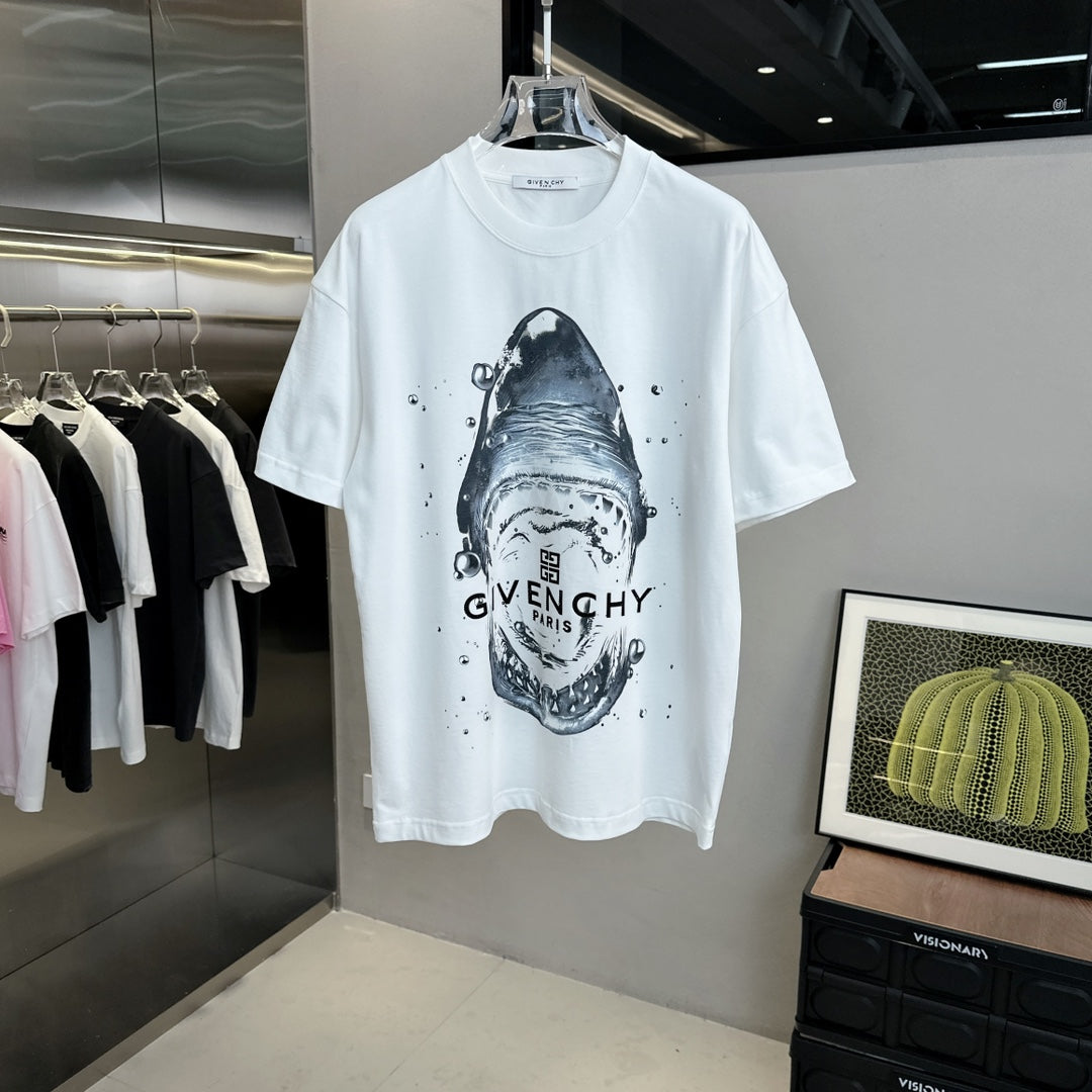 T-shirt à motif requin