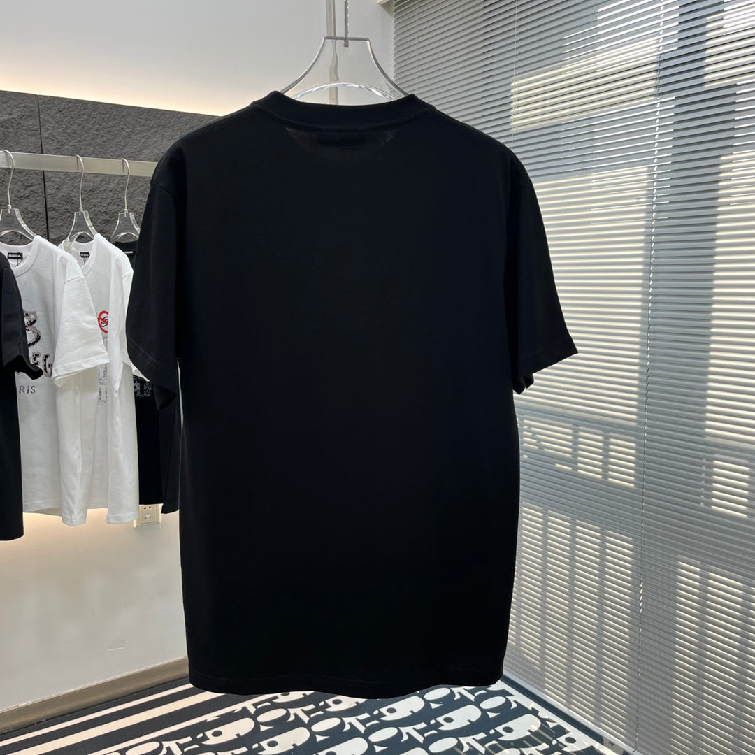 T-shirt imprimé à rayures vertes et rouges