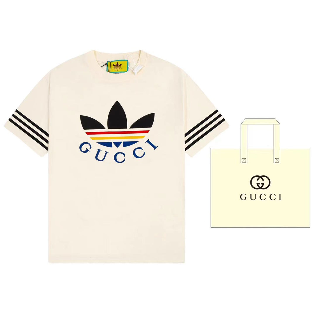 T-shirt à rayures sur les manches